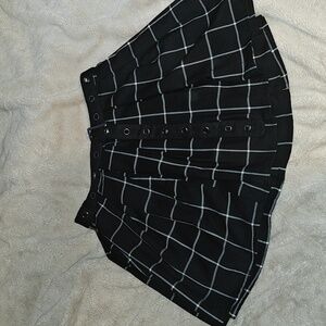 Hot Topic B&W Plaid Skirt